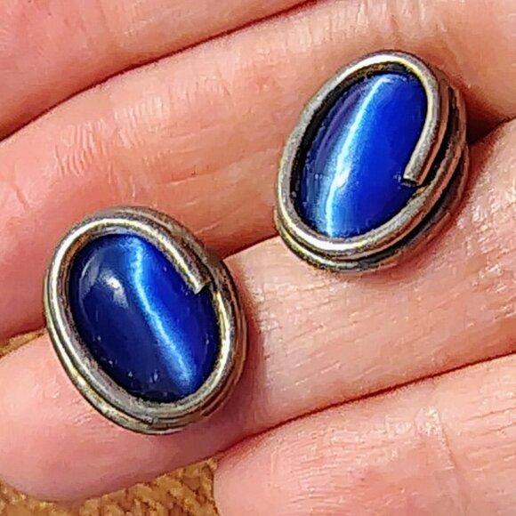 Vintage 925 Sterling Silver Wrapped Blue Cat Eye Stone Stud Pierced Earrings - Picture 2 of 6
